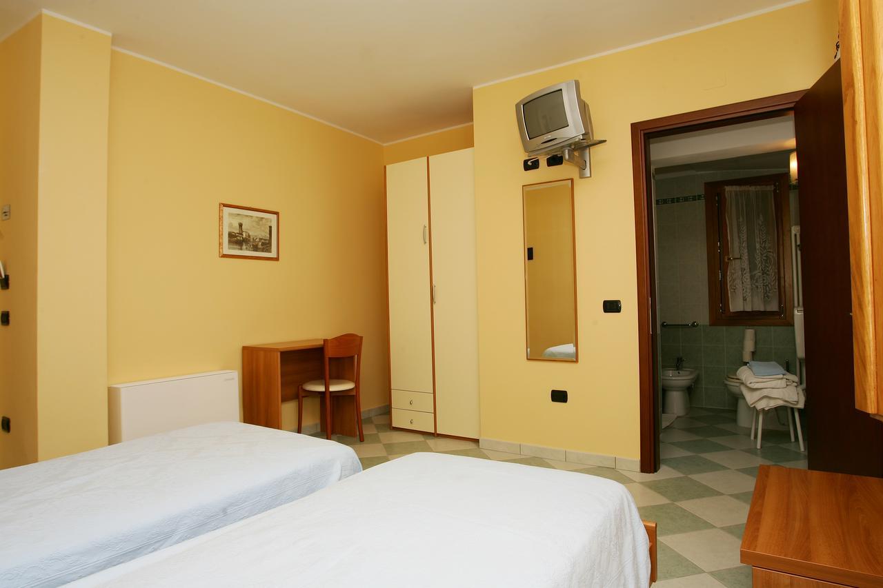 Ristorante Albergo Al Capitello Megliadino San Vitale 外观 照片