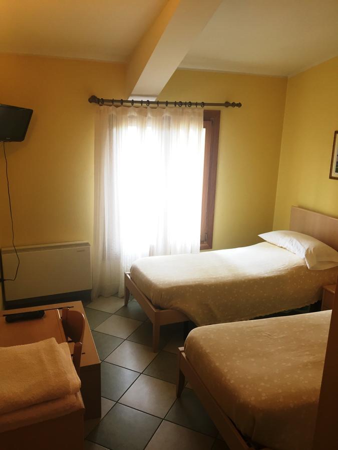 Ristorante Albergo Al Capitello Megliadino San Vitale 外观 照片
