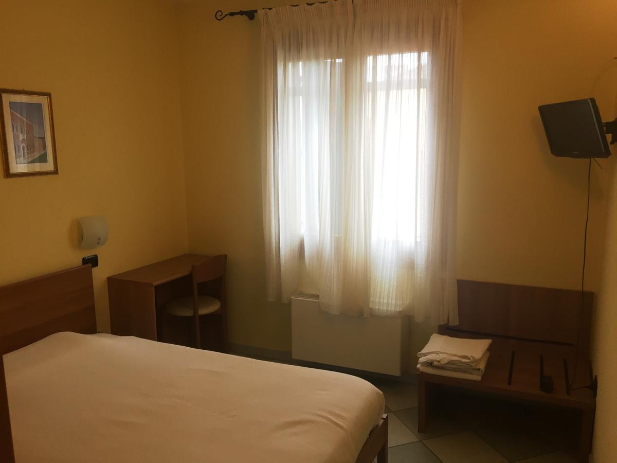 Ristorante Albergo Al Capitello Megliadino San Vitale 外观 照片